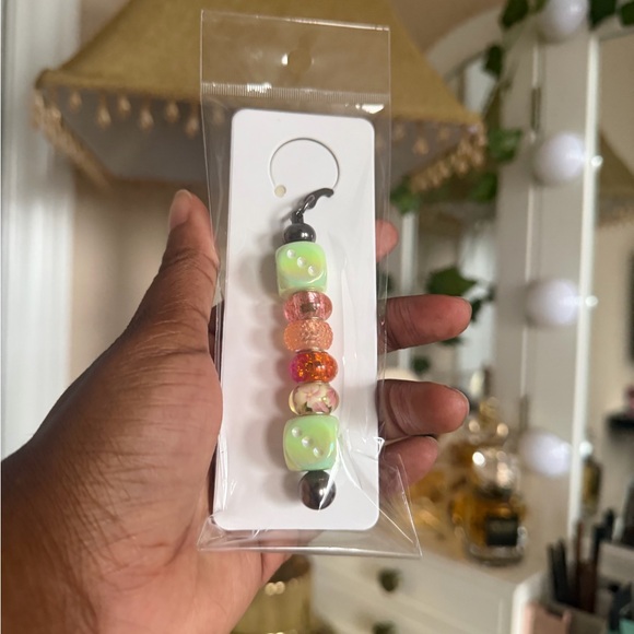 Bookmark Keychain - Picture 1 of 8